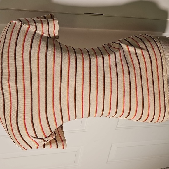 Volcom Cream and Orange Fitted Ribbed T-Shirt. Size Meduim 8. - Picture 6 of 7